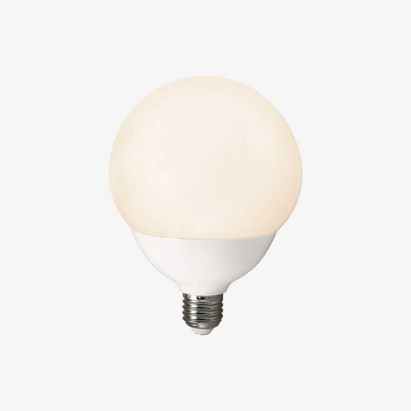 Vue de face de l'ampoule LED globe